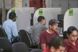 Candidatos em atendimento na Funtrab, localizada na Rua 13 de Maio (Foto: Marcos Maluf/Arquivo)