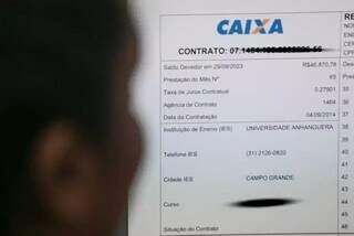 Ex-acadêmica mostra saldo devedor do Fies: R$ 46 mil (Foto: Arquivo/Marcos Maluf/Campo Grande News)