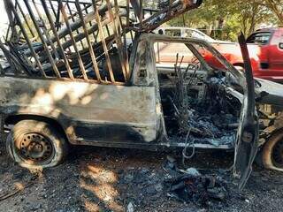 Catador de sucata perde carro carregado com reciclagem em inc&ecirc;ndio