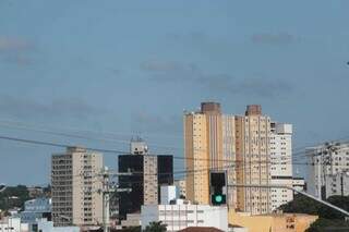 Céu claro nesta manhã em Campo Grande (Foto: Marcos Maluf)