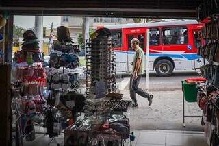 Comércio localizado na Avenida Afonso Pena, em Campo Grande (Foto: Henrique Kawaminami)