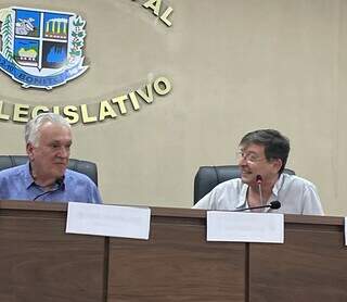 Juca Ferreira e Joel Pizzini, durante palestra ocorrida na Câmara Municipal de Bonito. (Foto: Theresa Hilcar)