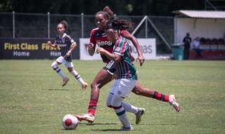 &#34;Fla x Flu&#34;: jogadoras de base disputam clássico carioca em amistoso. (Foto: Leonardo Brasil/Fluminense)