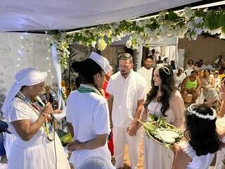 Casamento de Mauricio e Thabata foi em terreiro de umbanda. (Foto: Arquivo pessoal)