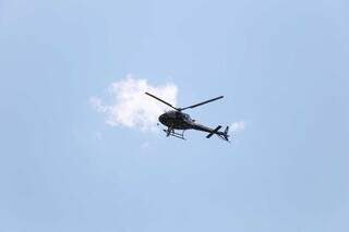 Helicóptero sobrevoando área onde evento foi realizado, em Campo Grande (Foto: Paulo Francis)