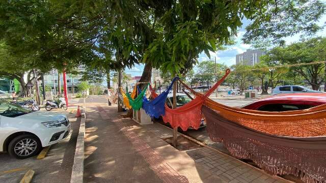 Calor extremo acaba com vento e faz povo desistir at&eacute; das redes durante descanso
