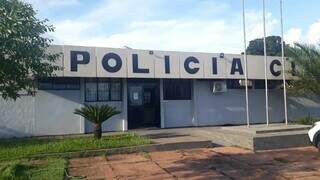 De carona, homem cai de trator, &eacute; atropelado e morre em estrada