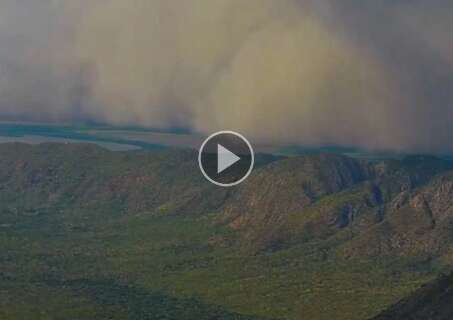 Nuvem gigante de cinzas e areia atinge o Pantanal