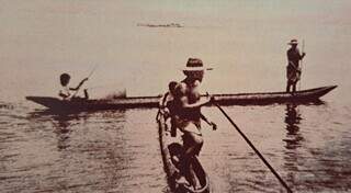 Foto de 1912 do Rio Paraguai: De único transporte para os guatós e os desbravadores à passagem para grandes barcaças (Reprodução livro Rio Paraguay: das nascentes a Corrientes, de Luiz Alfredo Marques Magalhães)