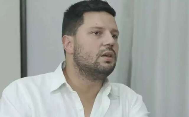 Sertanejo quer indeniza&ccedil;&atilde;o de 8 milh&otilde;es ap&oacute;s descobrir que n&atilde;o &eacute; pai de menina
