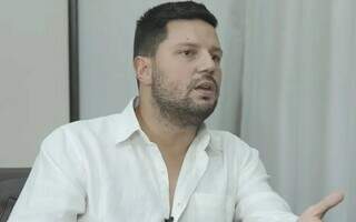 Sertanejo quer indeniza&ccedil;&atilde;o de 8 milh&otilde;es ap&oacute;s descobrir que n&atilde;o &eacute; pai de menina