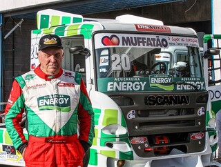 Muffato ao lado de seu caminhão Scania (Foto: Reprodução)