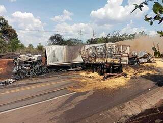 Imagem mostra que caminhão bateu na lateral da carreta que pegou fogo.