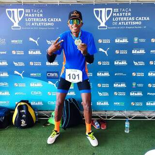 Itamar Cardoso com a medalha de ouro no evento em Bragança Paulista (Foto: Reprodução/A Gazeta News) 