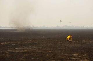 O analista ambiental Christian Berlinck realizou levantamentos de campo sobre incêndios que destruíram 30% do bioma (Foto: Cenap/ICMBio)