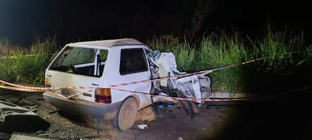 Colis&atilde;o entre caminh&atilde;o e carro mata homem e deixa crian&ccedil;a em estado grave 