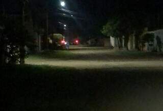 Morador registrou viaturas da PM no local onde os fatos ocorreram (Foto: Direto das Ruas)