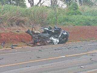 Fiat Toro conduzida por Ivan ficou totalmente destruída após acidente (Foto: Idaicy Solano)