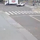 Câmera mostra série de acidentes atrás do corredor de ônibus da Rua Brilhante 
