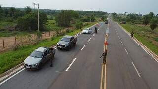 Ponto de controle do Exército em rodovia na fronteira de MS com o Paraguai (Foto: Divulgação)