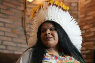 Ministra dos Povos Indígenas, Sônia Guajajara, em entrevista antes de agenas na Capital. (Foto: Léo Otero/Assessoria)