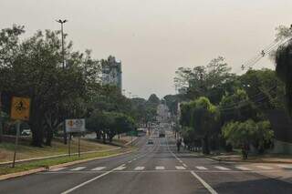 Amanhecer visto da região central de Campo Grande nesta quarta-feira de feriado (Foto: Paulo Francis) 