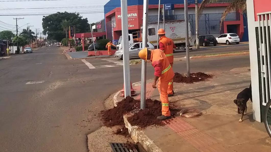 Semáforo é instalado em cruzamento perigoso entre rua e avenida no Tijuca