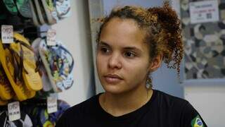 Vendedora Sabrina da Silva, 18 anos (Foto: Alex Machado)