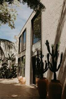 Casa minimalista com pegada mediterrâneo virou cenário para fotografias. (Foto: Liziane Fuchs)