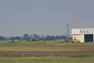 Helicóptero chegou nesta manhã, na Base Aérea, com vítimas de acidente. (Foto: Marcos Maluf)