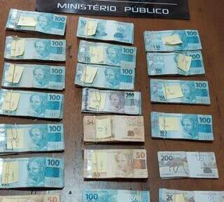 Dinheiro apreendido em buscas da Operação Laços Ocultos, em Amambai e outras 4 cidades (Foto: Divulgação)