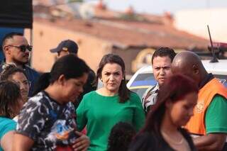 Prefeita Adriane Lopes voltou na Favela do Mandela nesta manhã (Foto: Marcos Maluf)