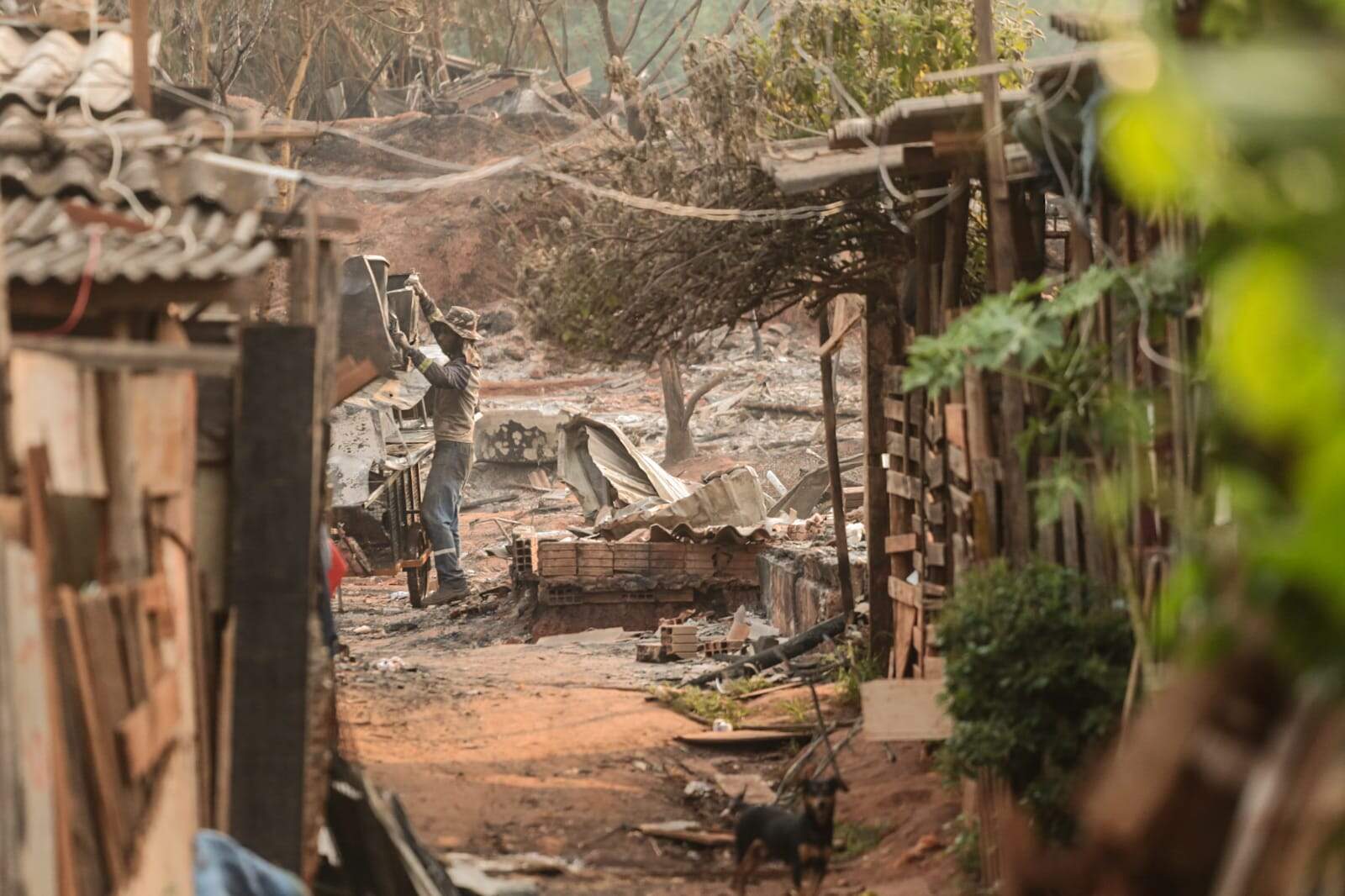 Prefeitura admite que 20 comunidades vivem como em favela que pegou fogo