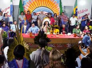 Ministra Sônia Guajajara (no microfone) na Aldeia Cabeceira, em Nioaque. (Foto: Ministério dos Povos Indígenas)