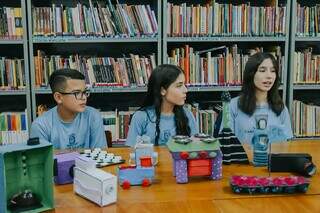 Estudantes do 5º ano da Escola Municipal Elpídio Reis explicam seus projetos (Foto: Divulgação)