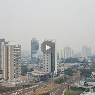 Fumaça de incêndios no Pantanal encobre céu em diversos bairros da Capital