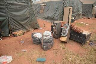 Acúmulo de lixo é preocupação para os moradores do Mandela (Foto: Paulo Francis)