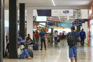 Movimentação de passageiros no saguão do Aeroporto de Campo Grande (Foto: Arquivo)