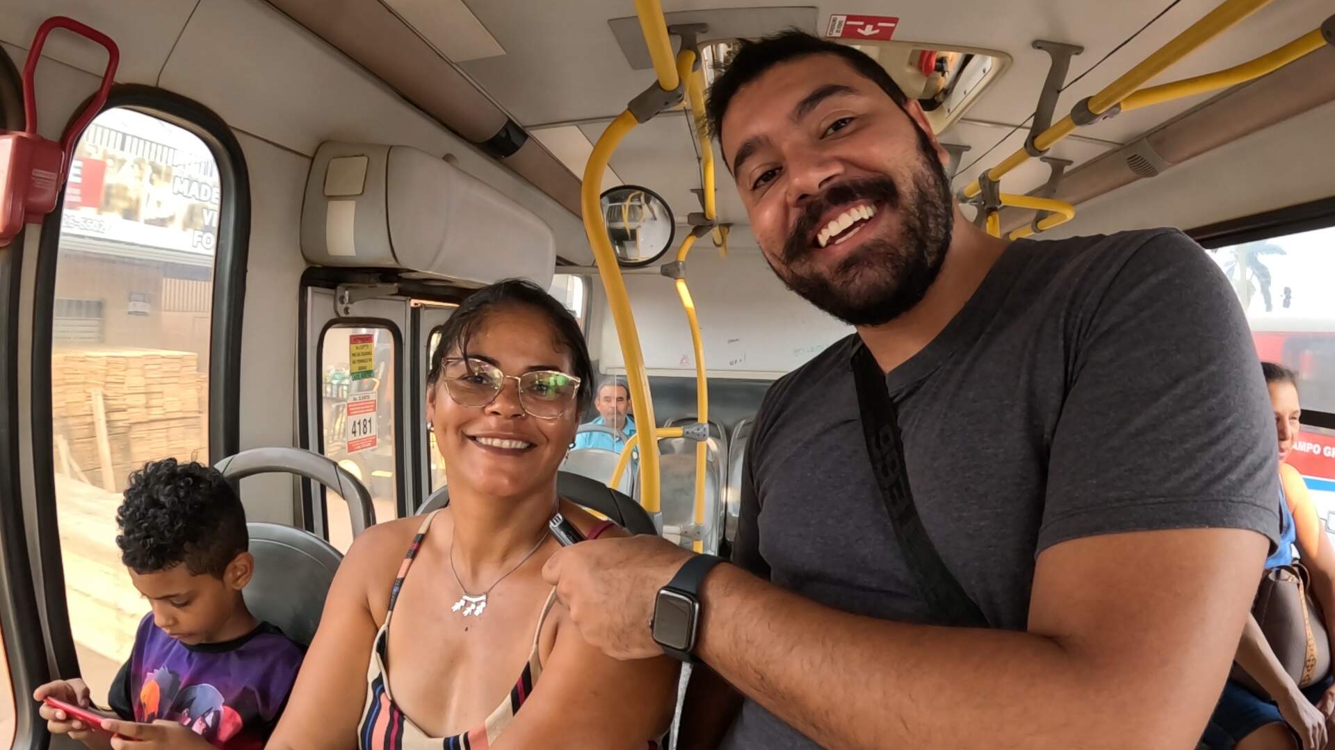 “Forno de rodas”: embarcamos na linha de ônibus mais longa da Capital