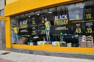 Fachada de loja anuncia oferta da Black Friday (Foto: Divulgação)