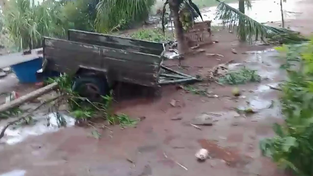 Tornado destelha casas e derruba &aacute;rvores na zona rural