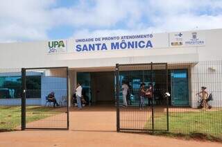 Entrada da UPA Santa Mônica no bairro de mesmo nome, em Campo Grande. (Foto: PMCG)