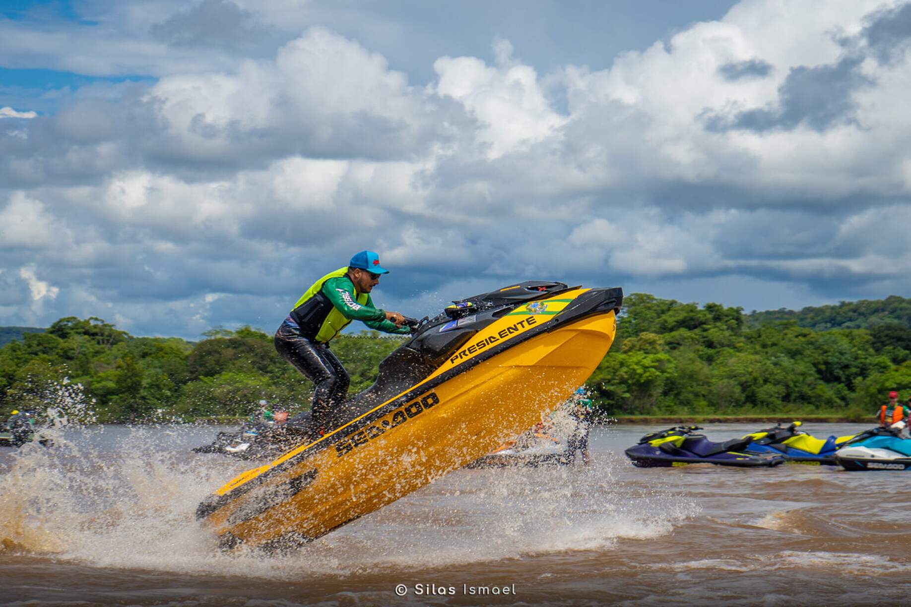 Jet Ski no Rio Paraguai: aventura aquática no Portal da Bioceânica