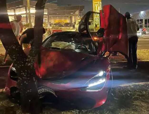 McLaren tinha seguro e motorista negocia conserto dos outros dois ve&iacute;culos