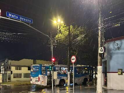 Campo Grande registra pancadas isoladas de chuva nesta noite