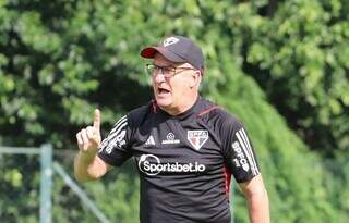 Técnico Dorival Júnior orienta treino no São Paulo (Foto: Divulgação)