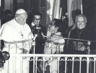 Marçal de Souza em encontro com o Papa João Paulo II (Foto: Arquivo/Cimi)