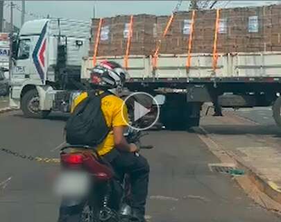 Corredor de ônibus na Rua Brilhante vira estacionamento e leitor reclama -  Capital - Campo Grande News