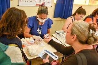 Paciente faz exame de glicemia em última edição do Todos em Ação (Foto: Divulgação)