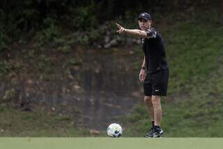 Técnico Thiago Nunes em treino; estreia está marcada para hoje (Foto: Vítor Silva/Botafogo)